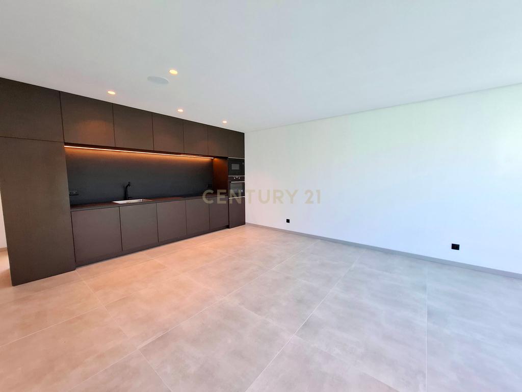 "Moradia Isolada Nova na Marina de Albufeira — Qualidade de Vida com Conforto Moderno" - Image 11