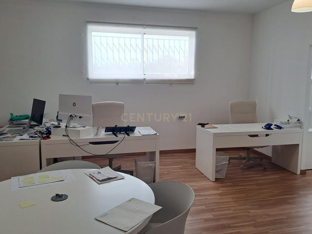Escritórios para Empresas | 274 m² | 6 Salas | Zona Industrial de Palmela - Image 1