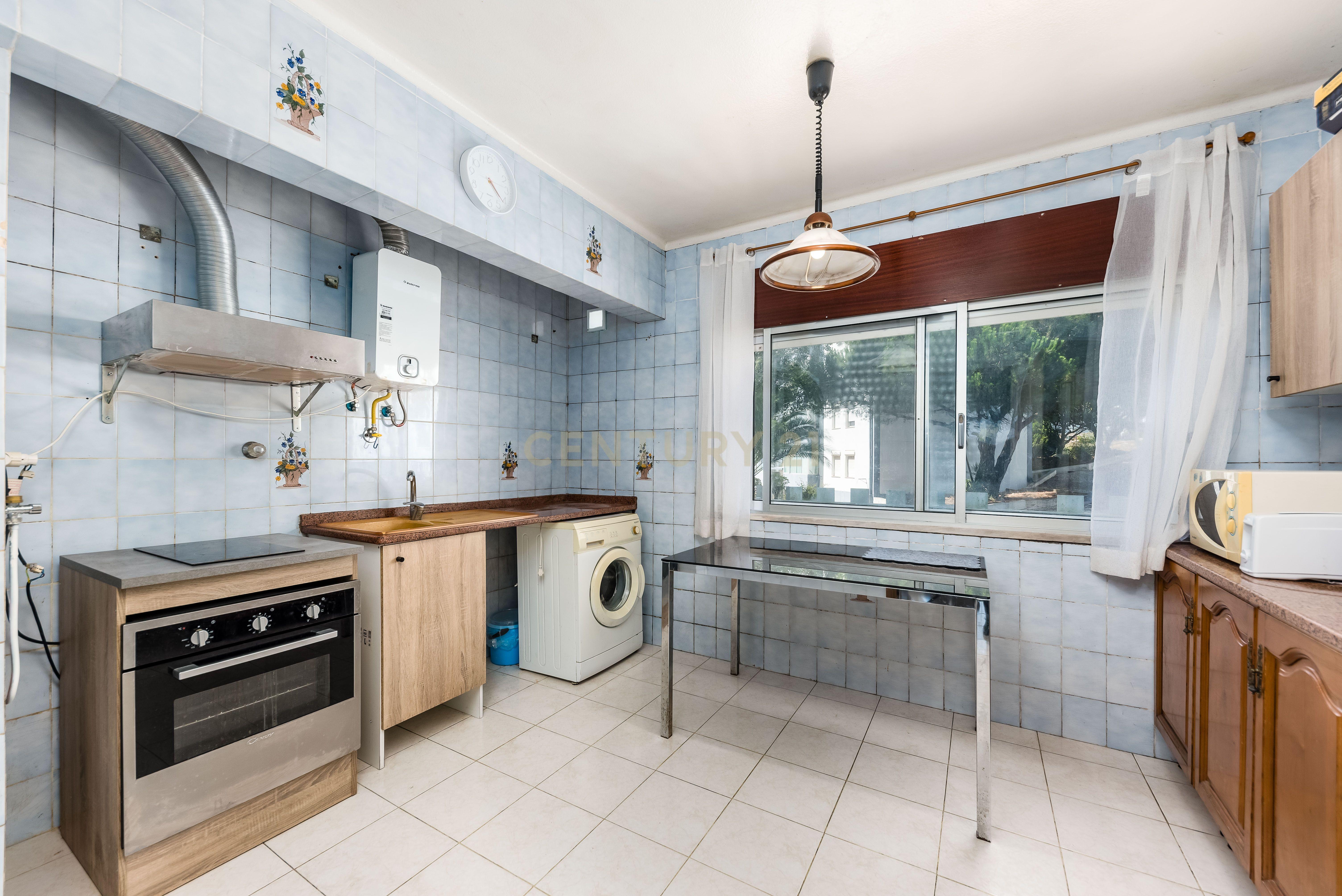Fotografia 11 de Apartamento T4 convertido em T3 | Mira-Sintra