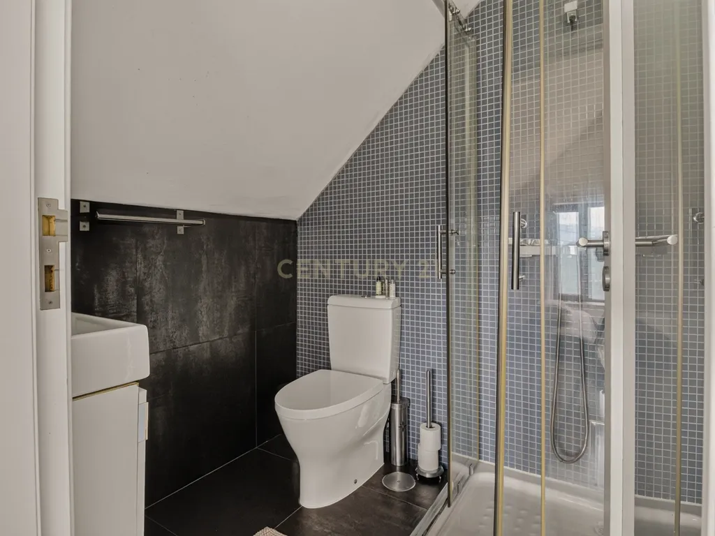 Investimento Raro no Gerês – Propriedade com 3 Apartamentos Independentes e Vista Deslumbrante para a Albufeira da Caniçada - Image 22