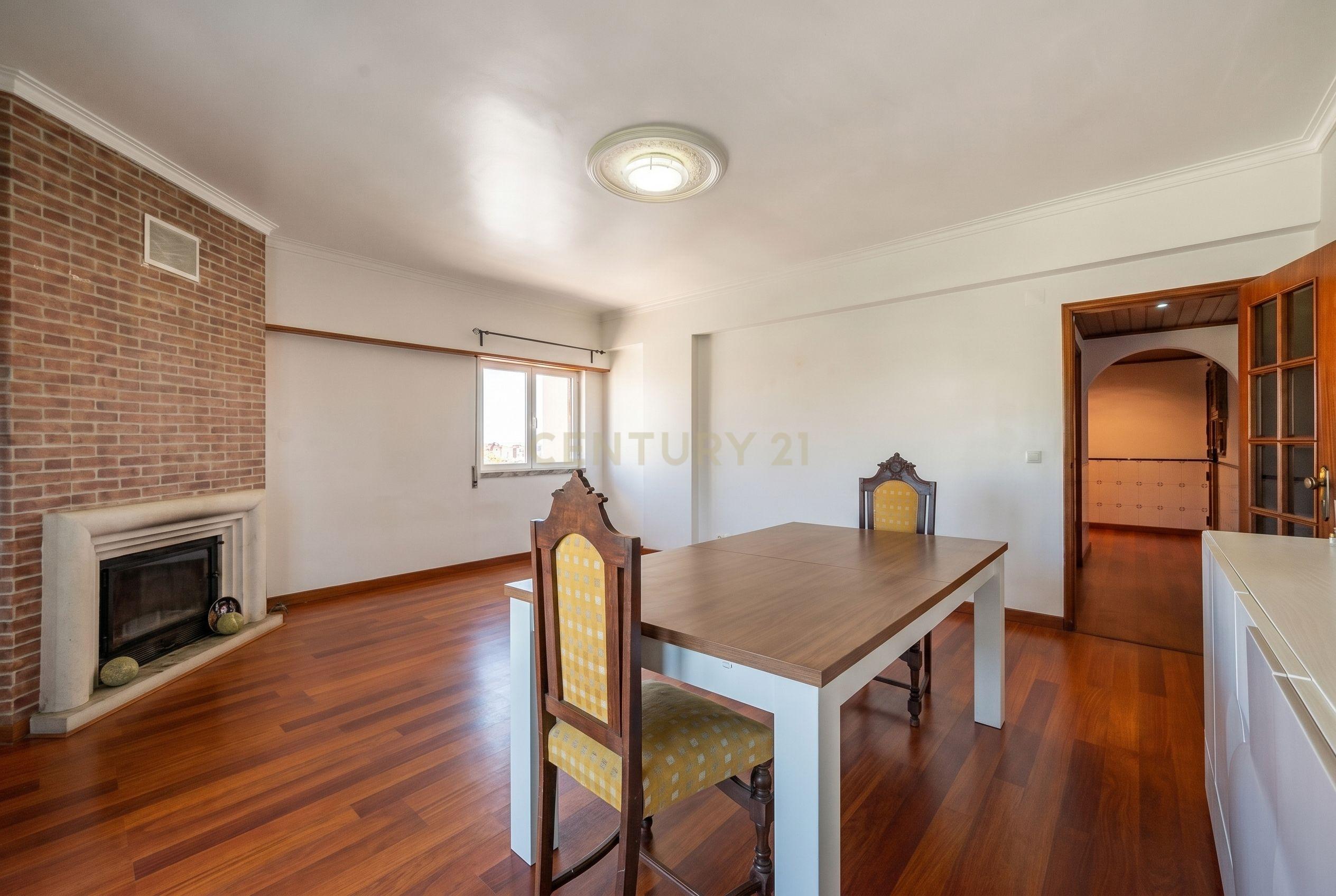 Fotografia 6 de Apartamento T3 com 120m² | Sala com Lareira | Excelentes Áreas e Luz Natural em Algueirão