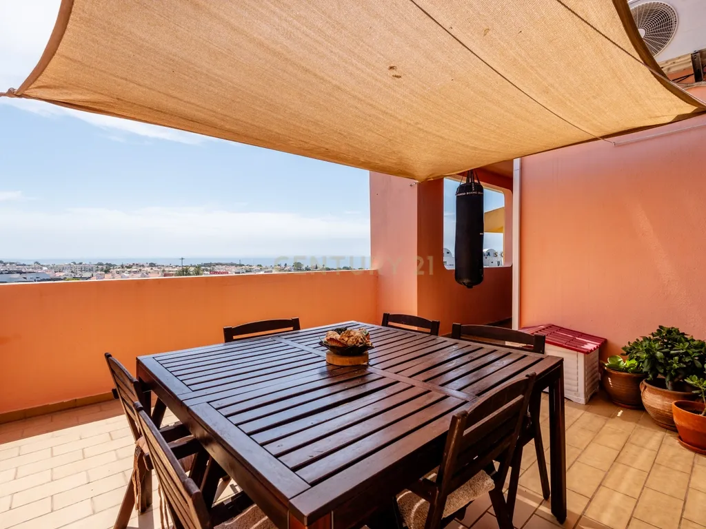 Apartamento com piscina, elevador e vista mar, no centro de Albufeira - Image 13