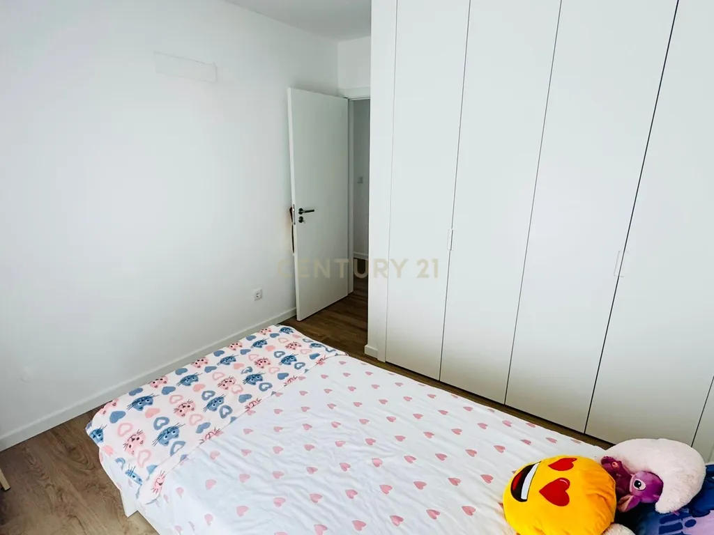 Moradia Geminada T4 em Caneças, Moderna e com excelentes acabamentos - Image 19