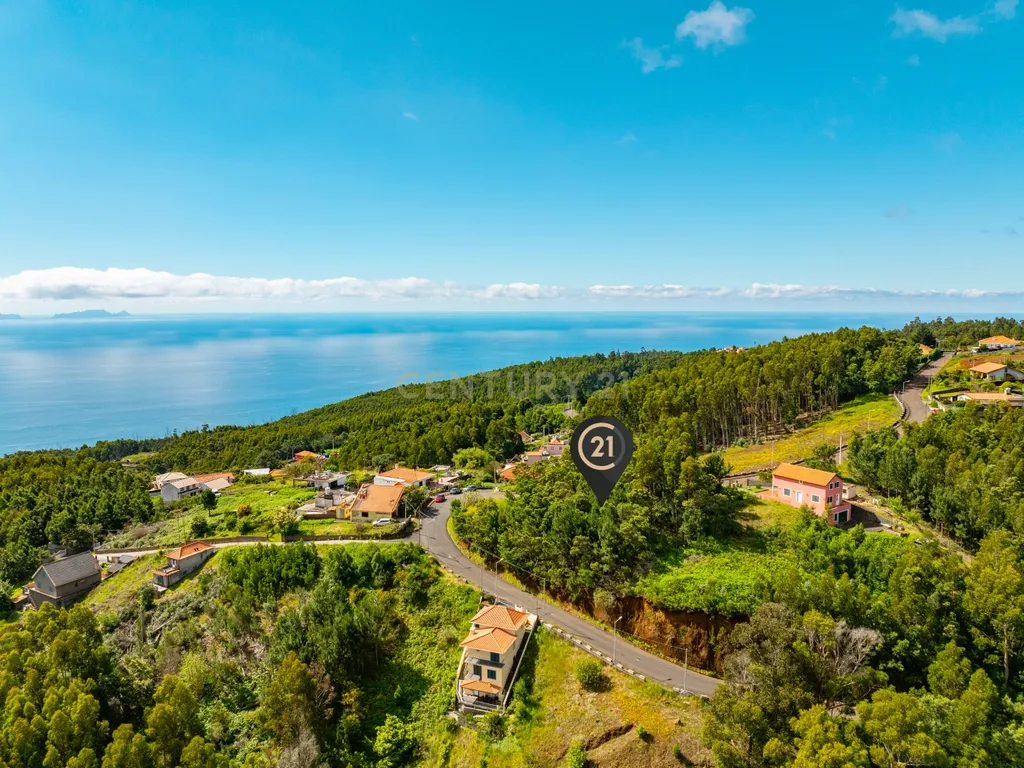 Terreno com Potencial em Zona Verde e Tranquila de Gaula - Image 9