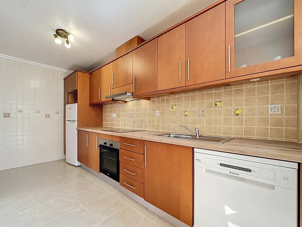 🏡 Apartamento em aluguer de longa duração com 2 quartos e pátio em Cabo Punta de Tarifa – Orihuela Costa 🌊☀️ - Image 12