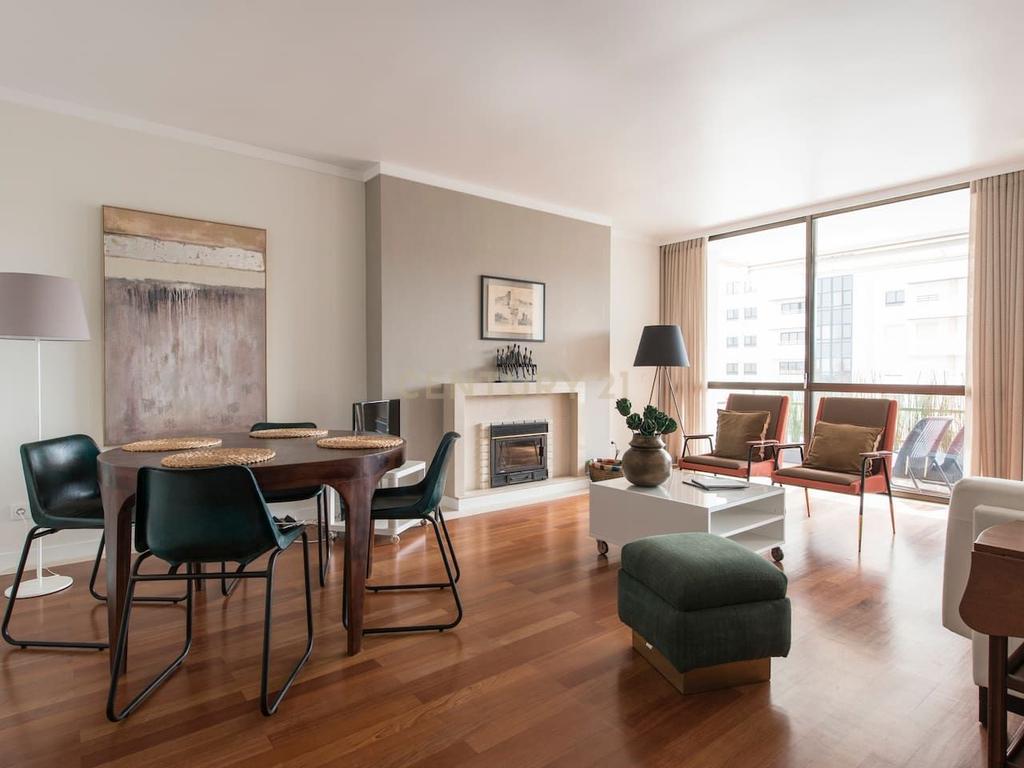 Apartamento T3 Renovado para Arrendamento no Edifício Navegador – Cascais - Image 9