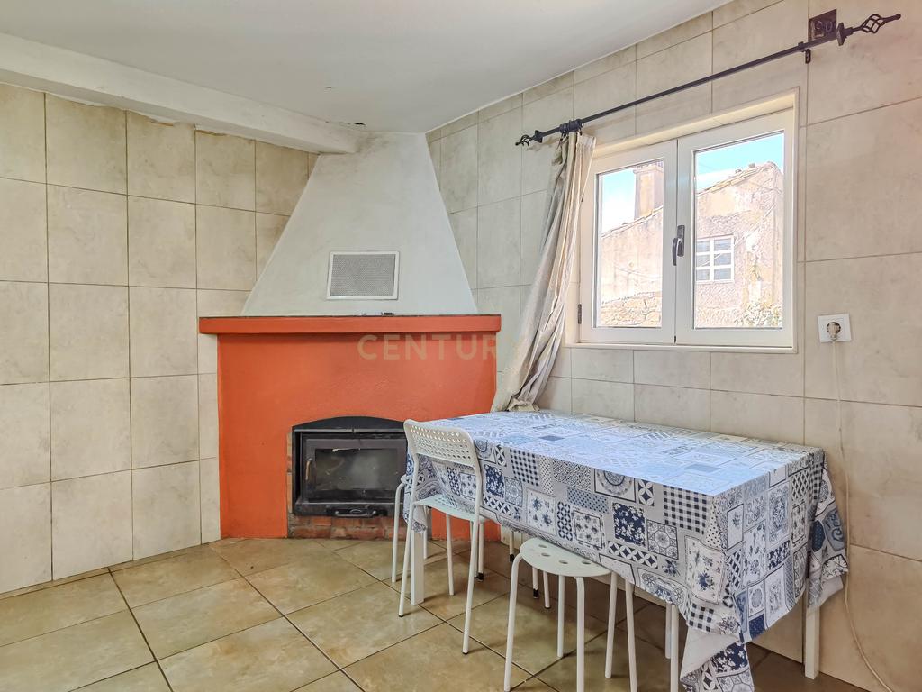 Moradia T2 com 70 m² localizada em Foz Côa, no Largo do Rossio, em pleno Alto Douro Vinhateiro. - Image 29