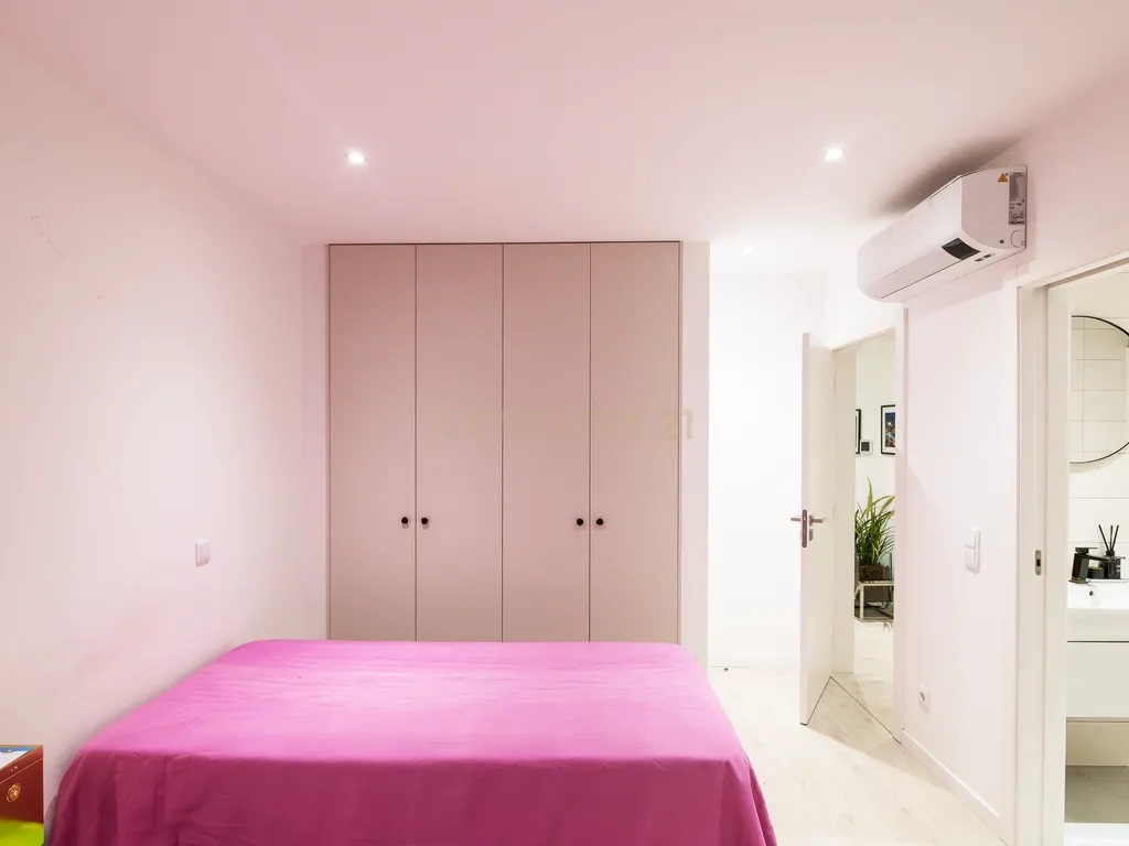 Moderna Moradia T3 em Caneças com Piscina - Image 35