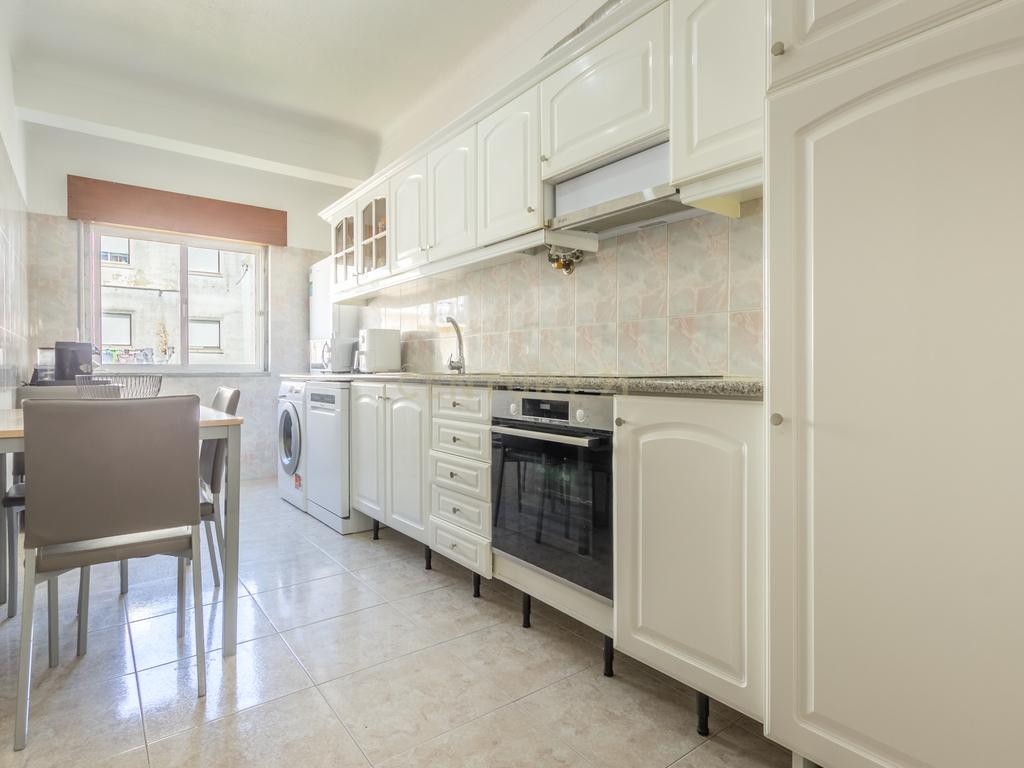 Apartamento T2, localizado na Quinta do Conde - Image 1