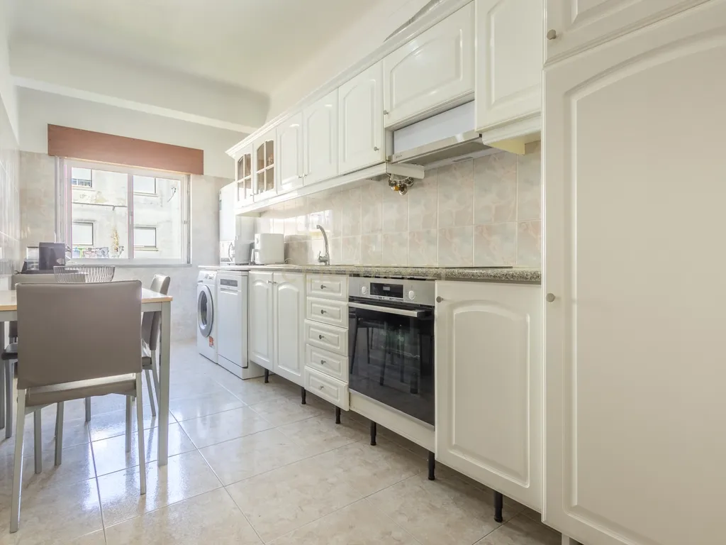Apartamento T2, localizado na Quinta do Conde - Image 1