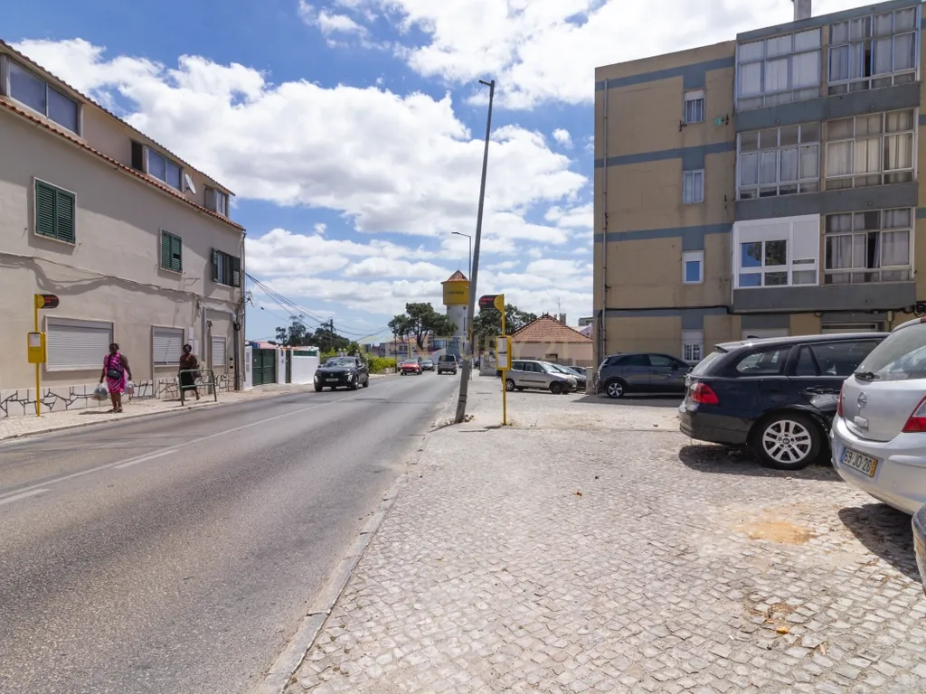 Apartamento T3 em Corroios com Varanda - Image 30