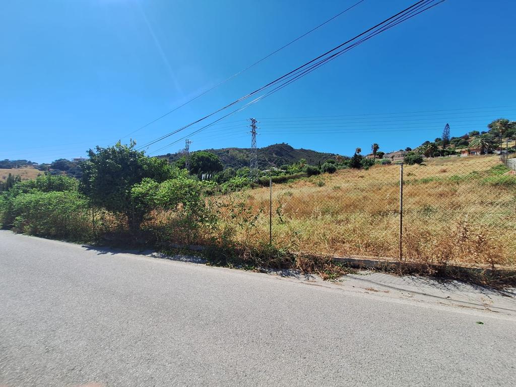 Venta de Parcela Rustica en Estepona - Image 3