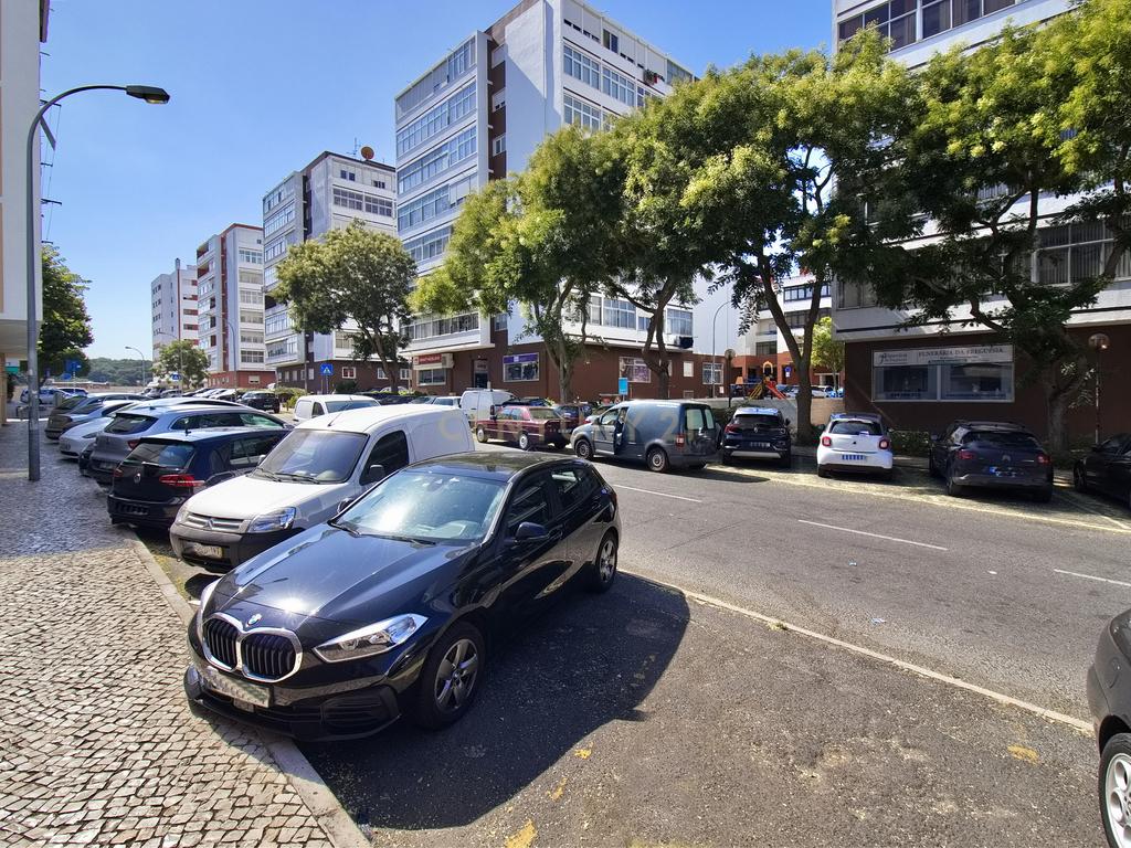 Apartamento T3 com 2 casas de banho em Barcarena – Pronto a habitar - Image 2
