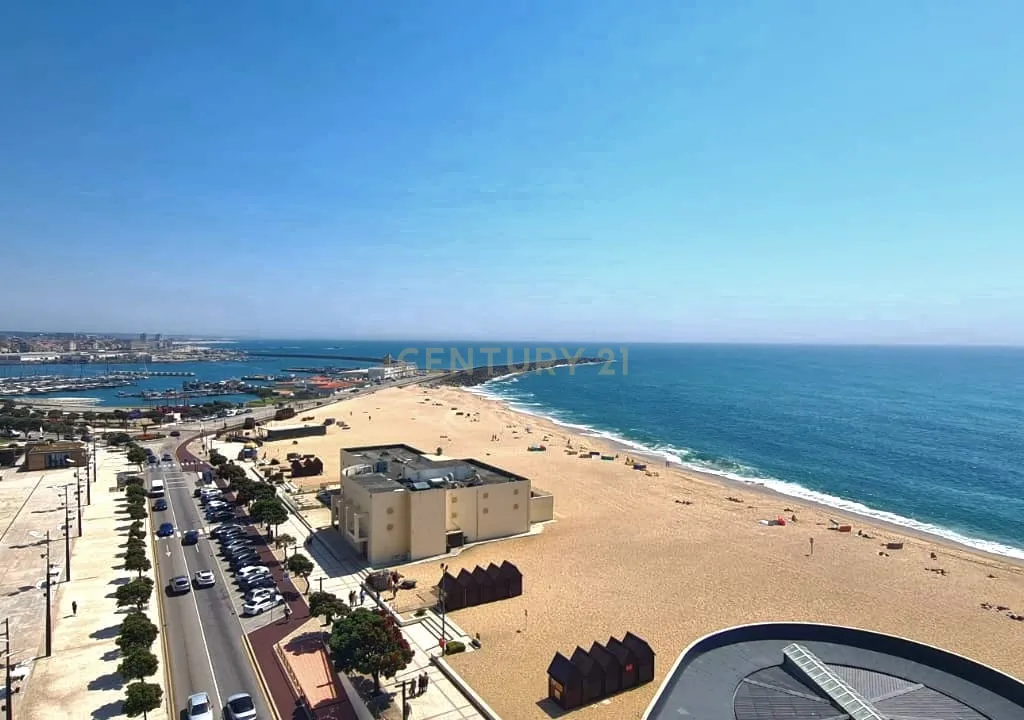 Apartamento com três quartos em Primeira Linha de Mar - Image 27