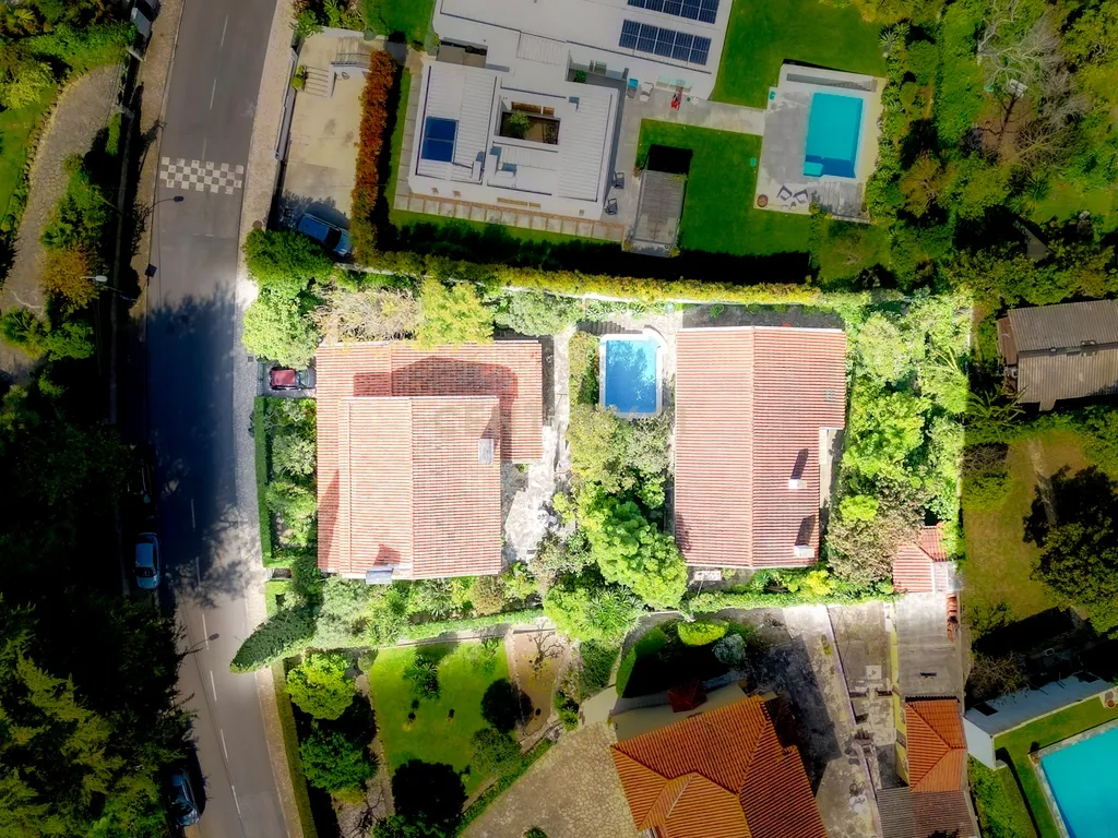 EXCELENTE MORADIA COM TERRENO DE 1000 M2 EM CAXIAS, COM OTIMA LOCALIZAÇÃO, BOAS AREAS, JARDIM MARAVILHOSO E PISCINA - Image 41