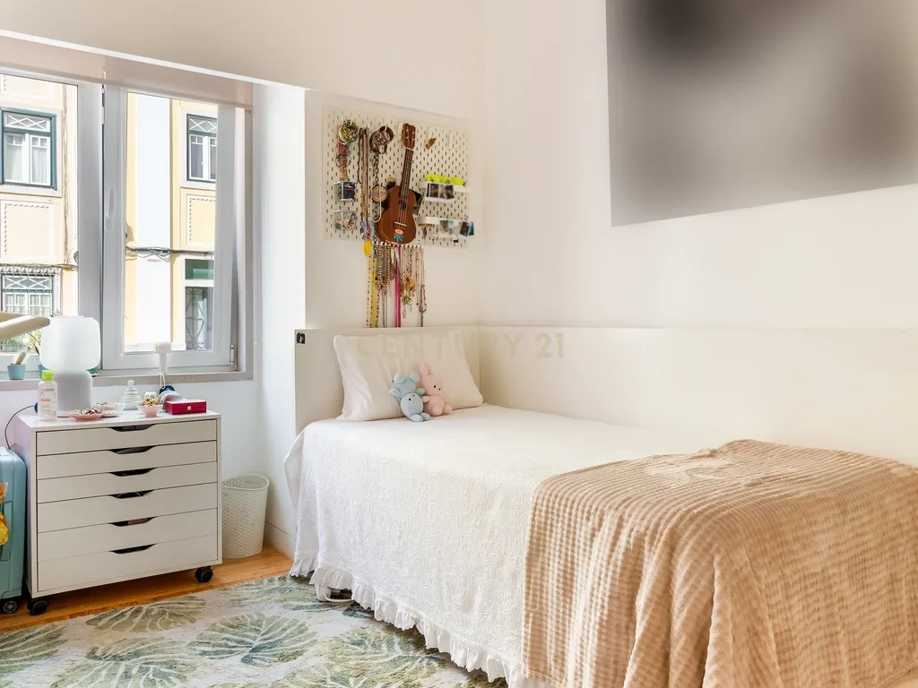 Extraordinário apartamento T3+1 com pátio exterior privado, junto ao Campo Pequeno, Lisboa. Em Venda! - Image 15