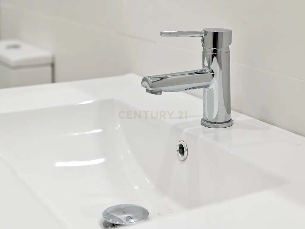 * RESERVADO * Apartamento T2 renovado para arrendamento em São Domingos de Benfica, Lisboa - Image 20