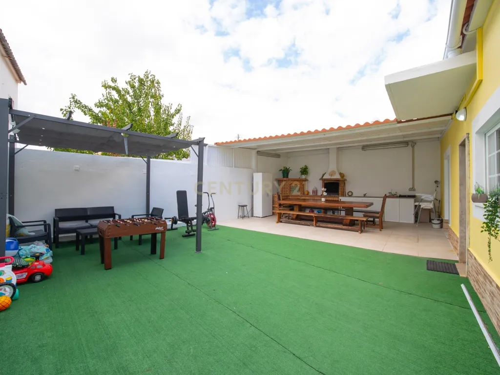 Moradia T2 Renovada, com 119 m² de Logradouro - Image 21