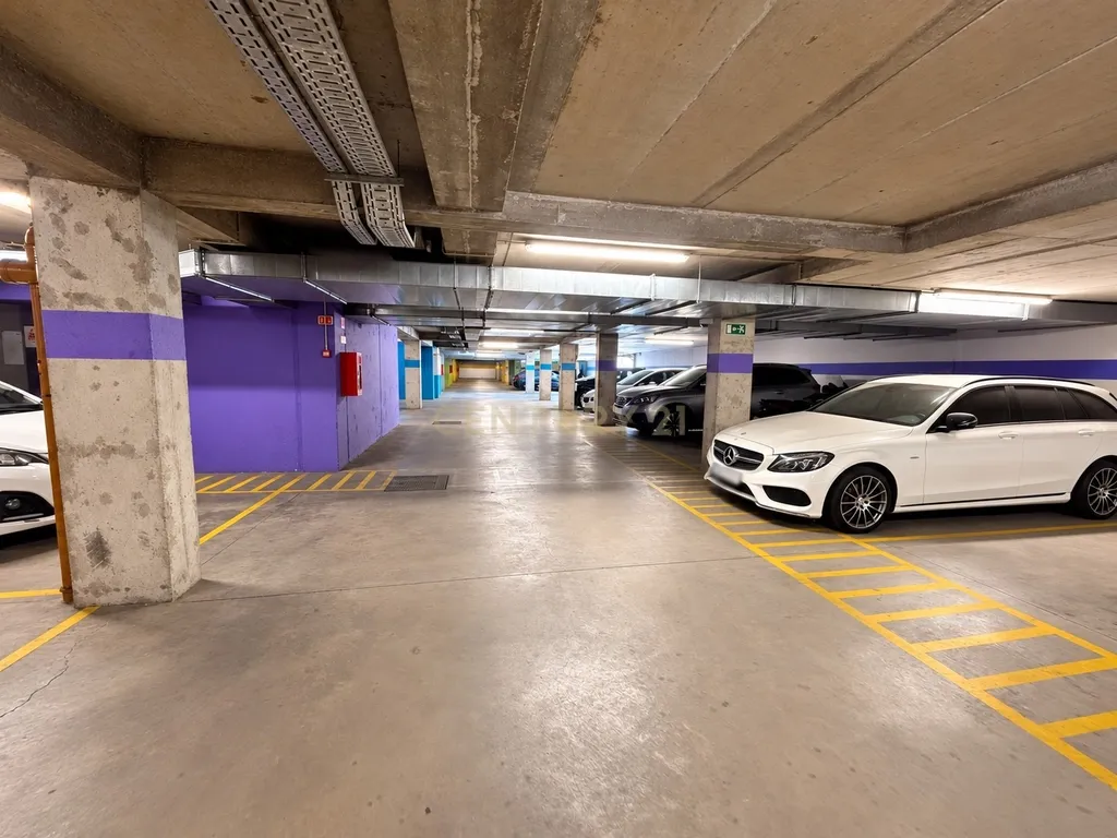 Apartamento T2 com Vista Fantástica sobre o Rio Tejo, Estacionamento e Arrecadação – Caparica, Almada - Image 22
