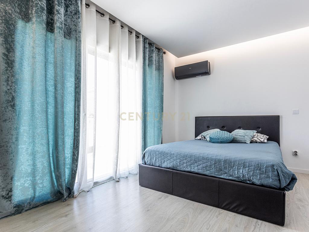 Moradia Contemporânea com Piscina a 5 minutos das praias da Costa da Caparica - Image 19