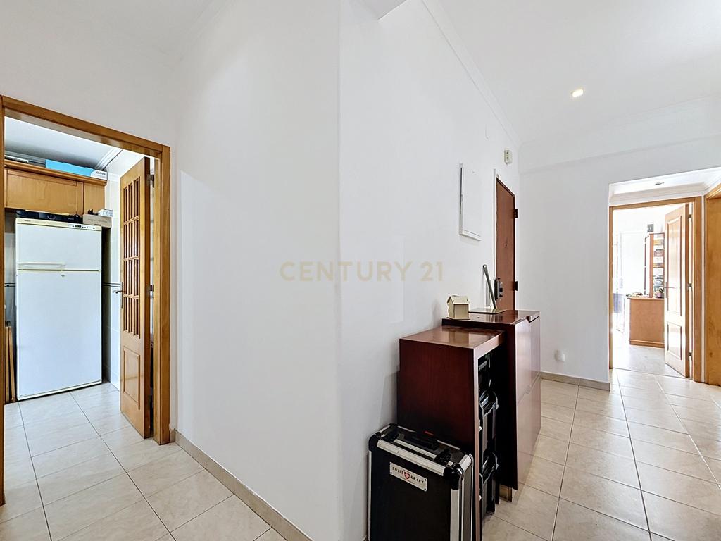 Apartamento T3 em Amora, Seixal - Oportunidade Única! - Image 26