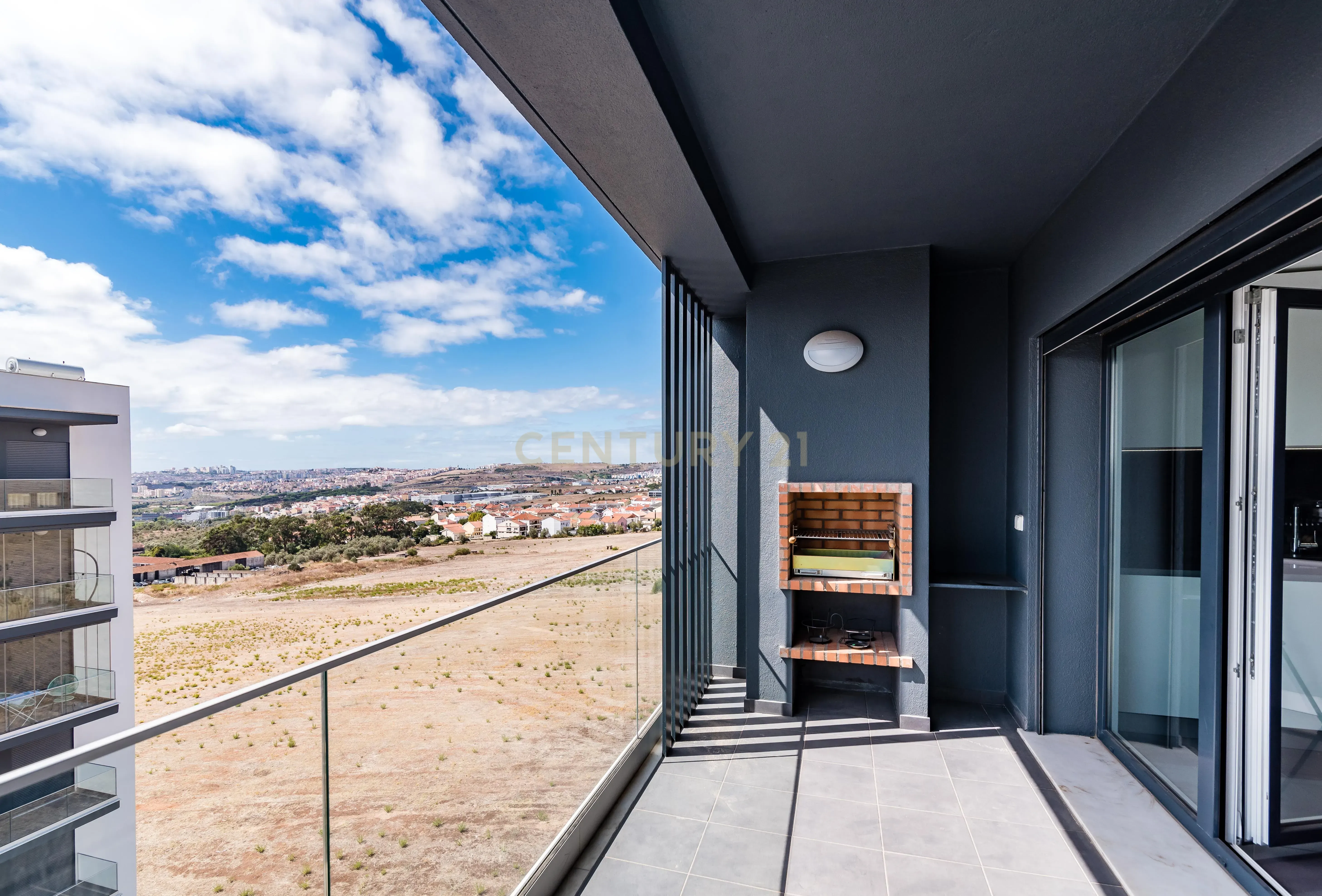 Luxuoso Apartamento T3 em Odivelas com Vista Panorâmica - Image 39