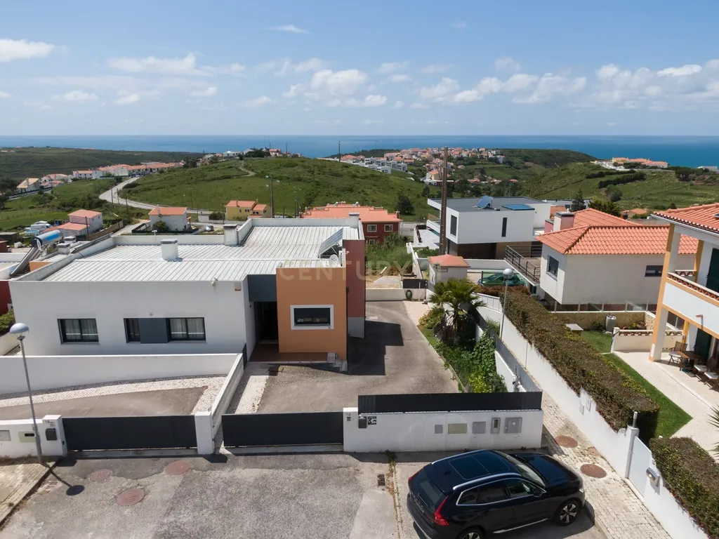Moderna moradia geminada com vista mar - Ericeira - Image 2