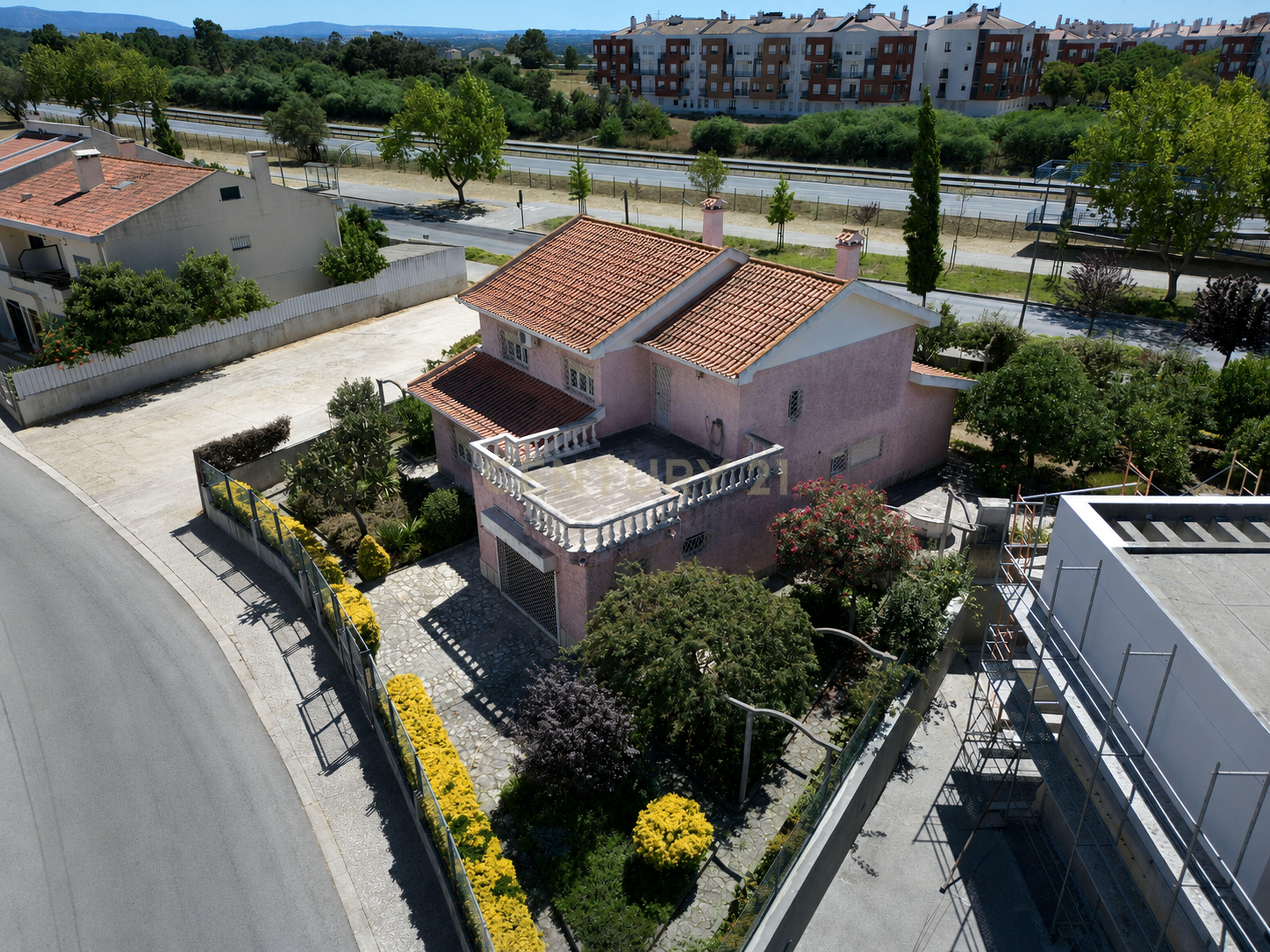 Moradia T5 à venda em Santo António da Charneca, Barreiro — foto 2