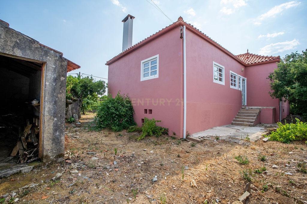 Moradia T3  Remodelada em Vila de Rei – Viva com Qualidade no Coração de Portugal! - Image 43