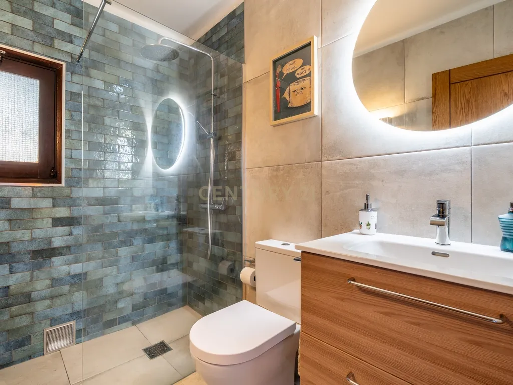 ESPETACULAR MORADIA COM PISCINA, GARAGEM, JARDIM E TERRENO - Image 14