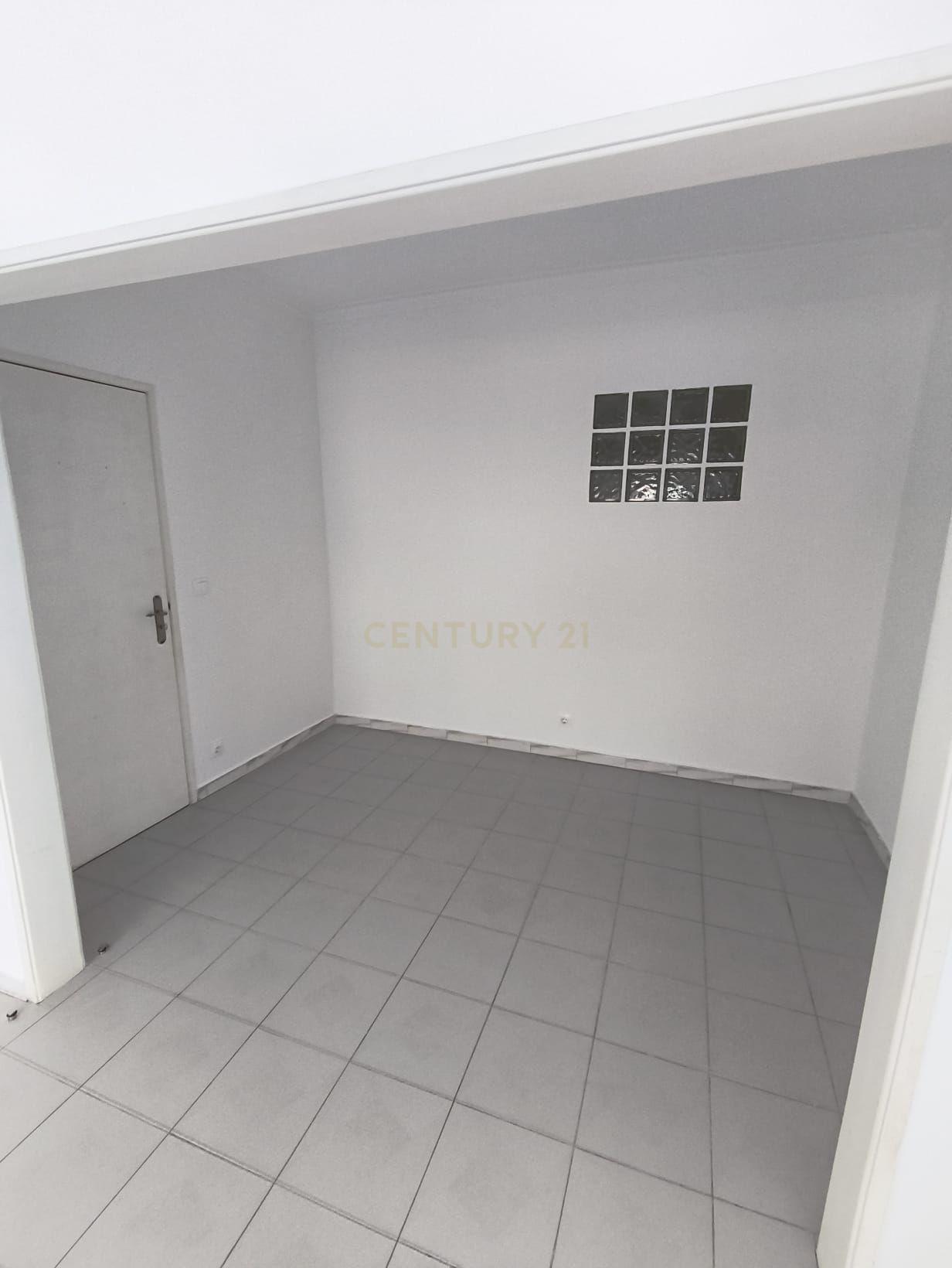 Fotografia 8 de Moradia T2  |  Terraço  |  Com loja ou garagem