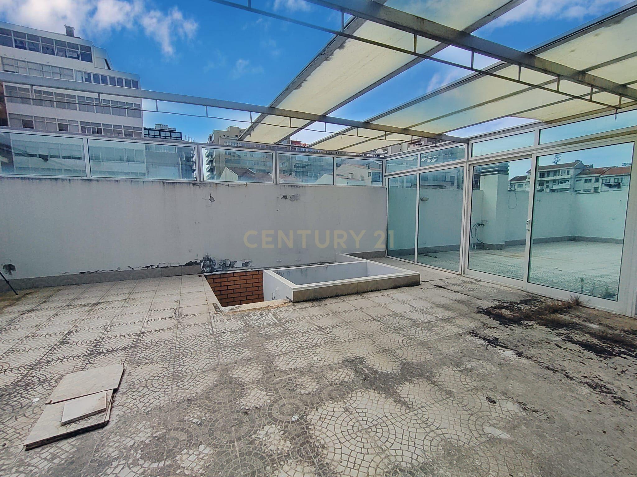 Moradia T5 com piscina a 50 metros da praia e da Avenida dos Banhos na Póvoa de Varzim - Image 48