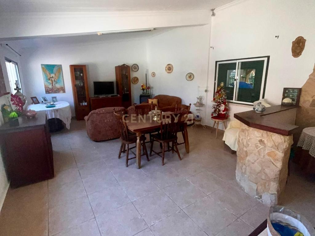 Moradia T2+2 Térrea com Piscina, Anexo de 50 m² e Lote de 1.690 m² - Image 28