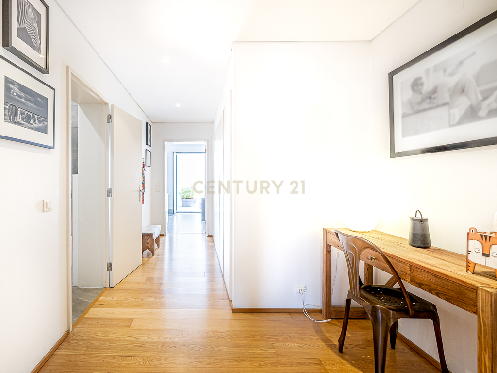 Apartamento T3 com terraço, garagem e elevador na Rua do Benformoso, em Lisboa - Image 9