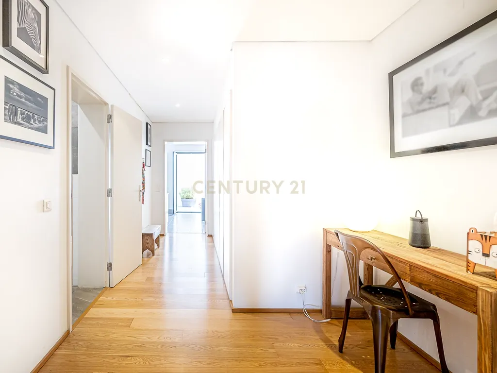 Apartamento T3 com terraço, garagem e elevador na Rua do Benformoso, em Lisboa - Image 9