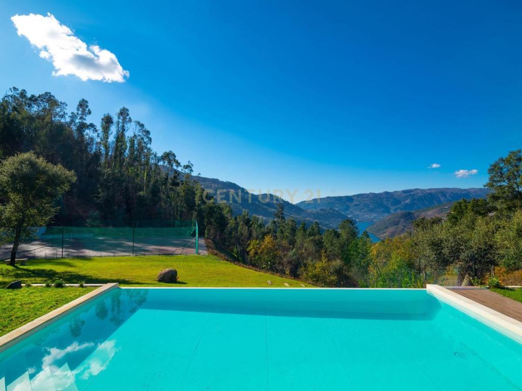 Moradia de luxo no Gerês  piscina e court de ténis e vistas sobre Rio - Image 10