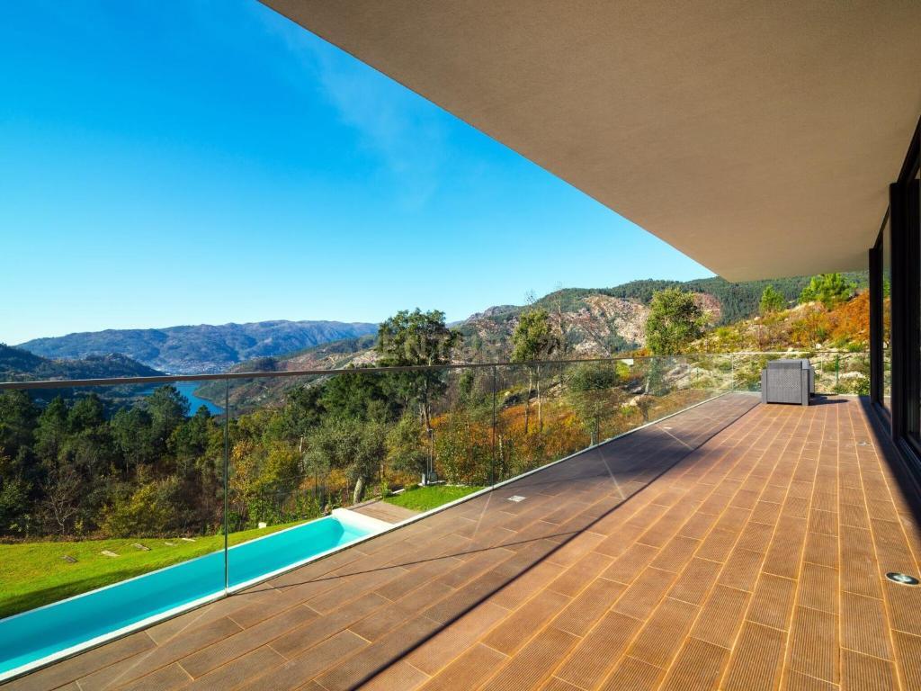 Moradia de luxo no Gerês  piscina e court de ténis e vistas sobre Rio - Image 5