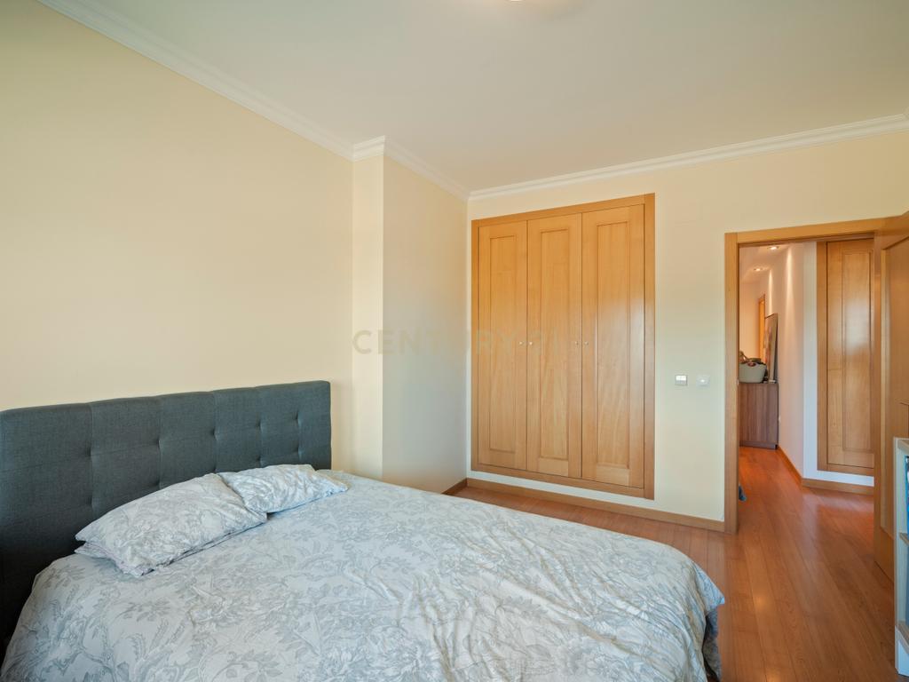 Moradia T3+1 | Mobilada | Condomínio Privado com Piscina e Parque Infantil - Albarraque - Image 21