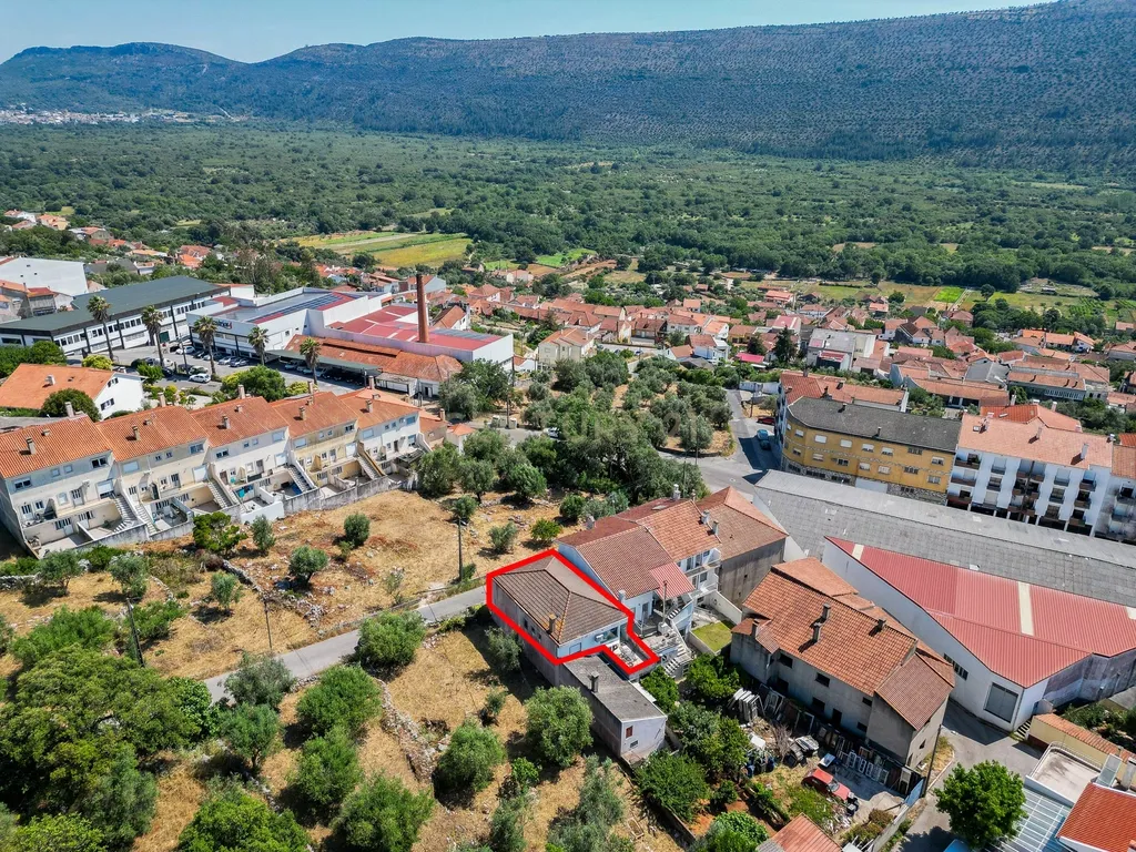 Apartamento T3 com Terraço e Vista Serra em Mira de Aire - Image 21