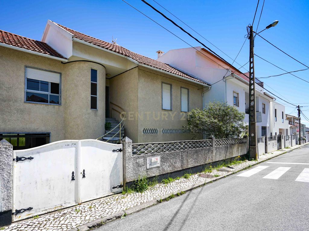  Moradia em Santa iria de Azoia com Vista Panorâmica e Jardim - Image 34