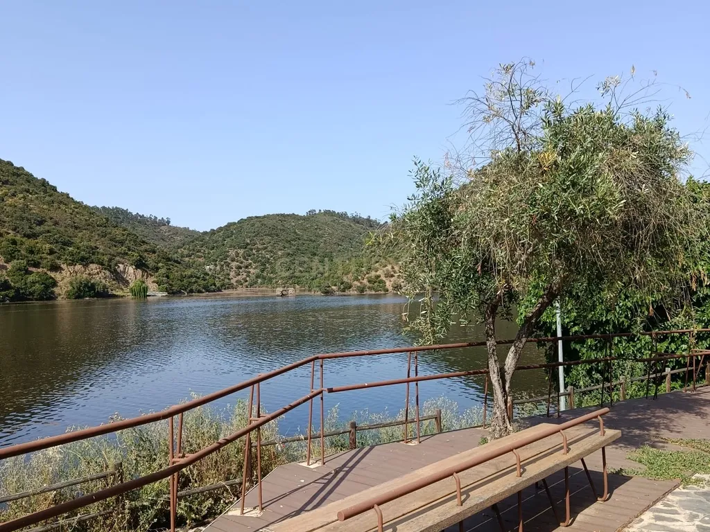 EXCECIONAL MORADIA COM PISCINA E AMPLA PARCELA URBANA EM HERRERA DE ALCÁNTARA - Image 32