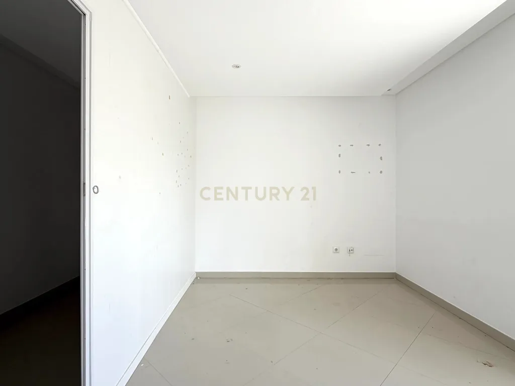 Magnífico Apartamento T4 com Duas Varandas e Arrecadação na Cascalheira, Pinhal Novo - Image 32