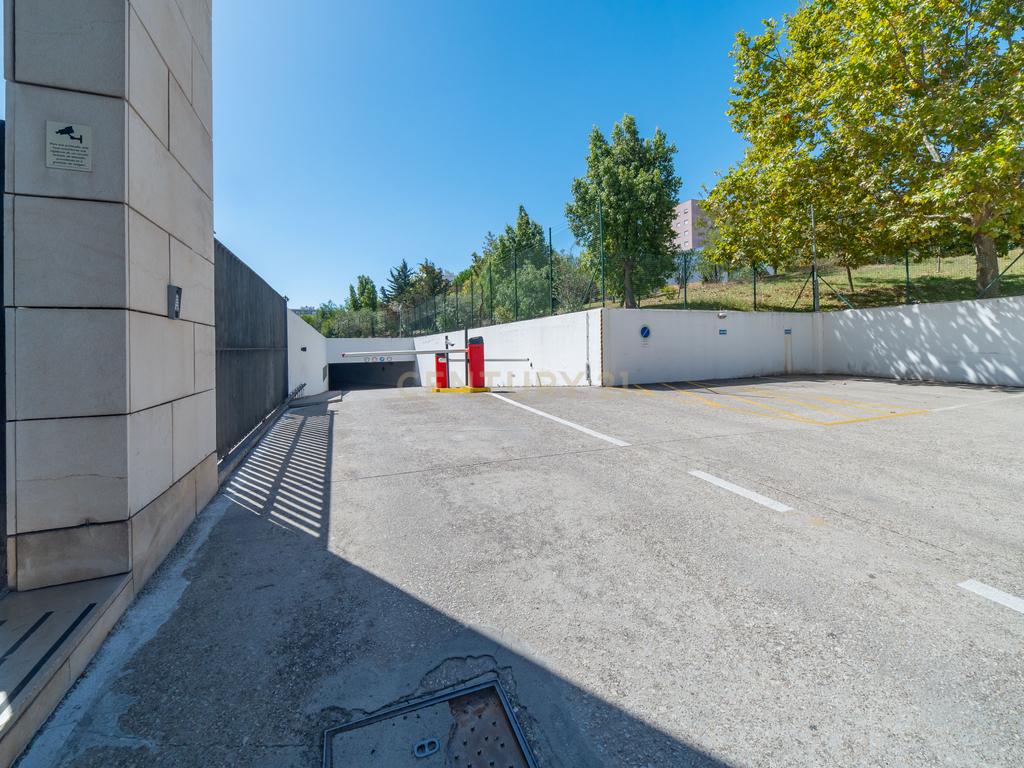 Apartamento T2 de Luxo Mobilado para arrendamento no Condomínio Pateo Central - Image 15