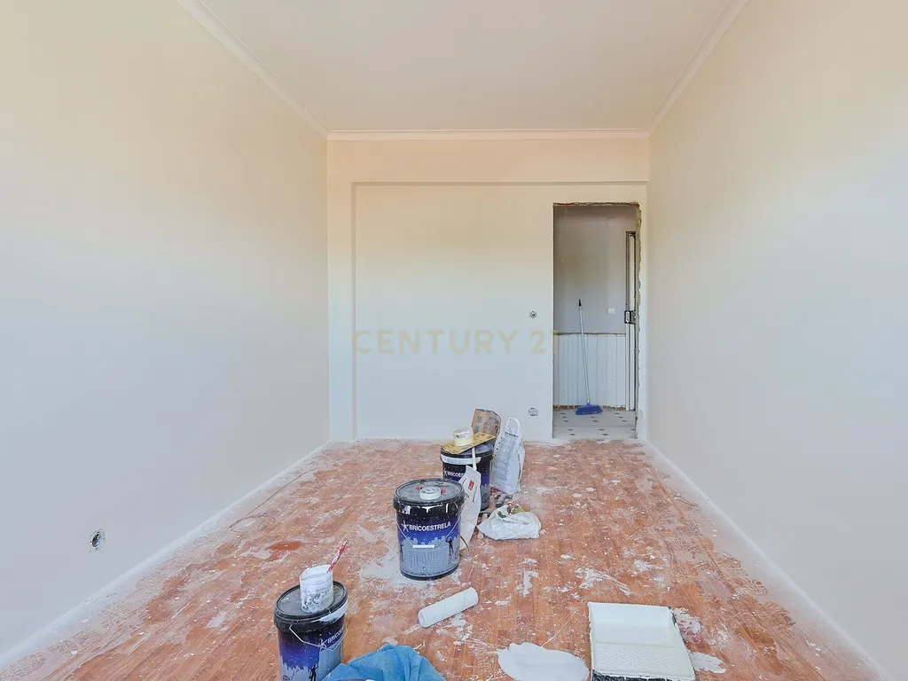 T3 totalmente remodelado em Vale de Milhaços, Corroios - Image 10
