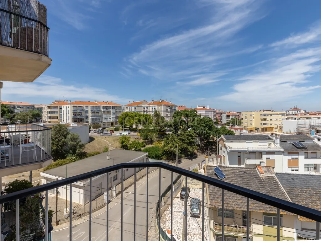 Apartamento T3 para arrendamento - 5 piso c/elevador - Amora - Image 26