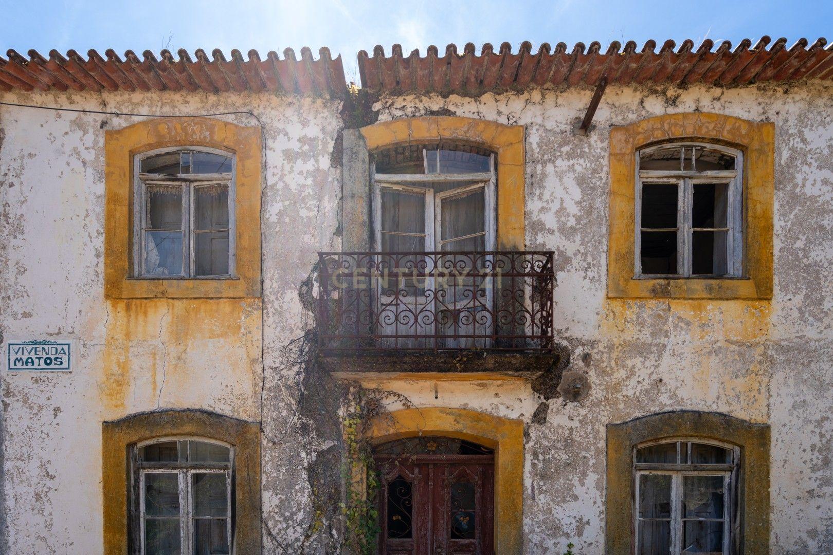 Fotografia 4 de Quinta com duas casas independentes para restaurar e poço