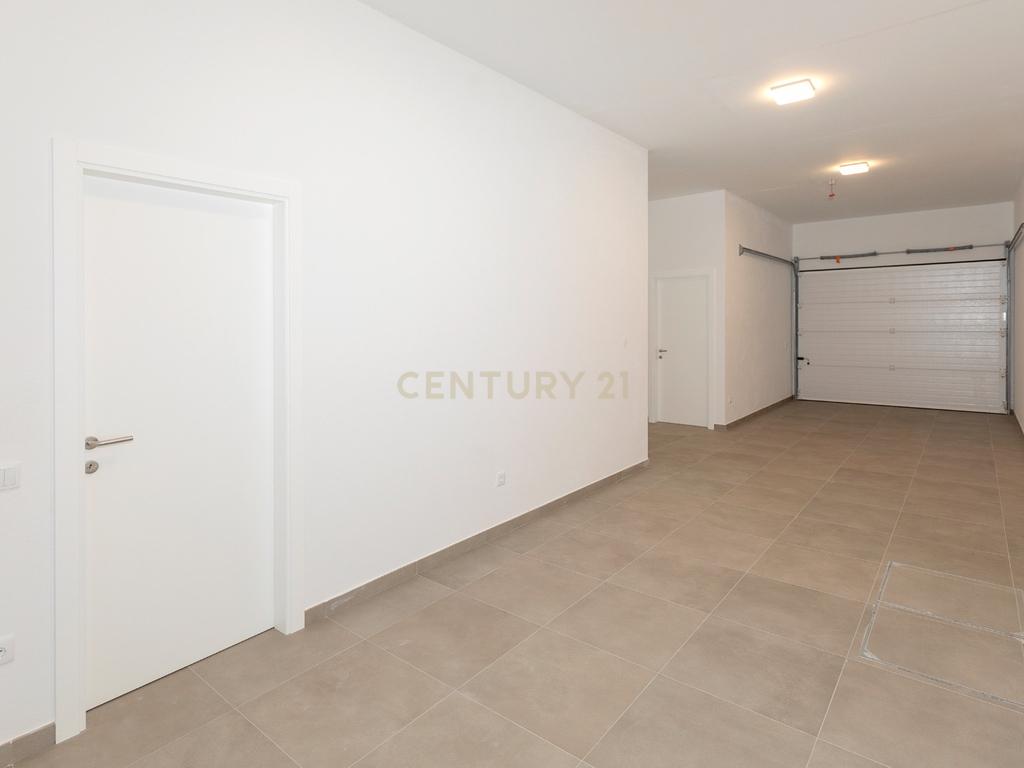 MORADIA T3+1|TERRAÇO| GARAGEM| LOURES| - Image 9