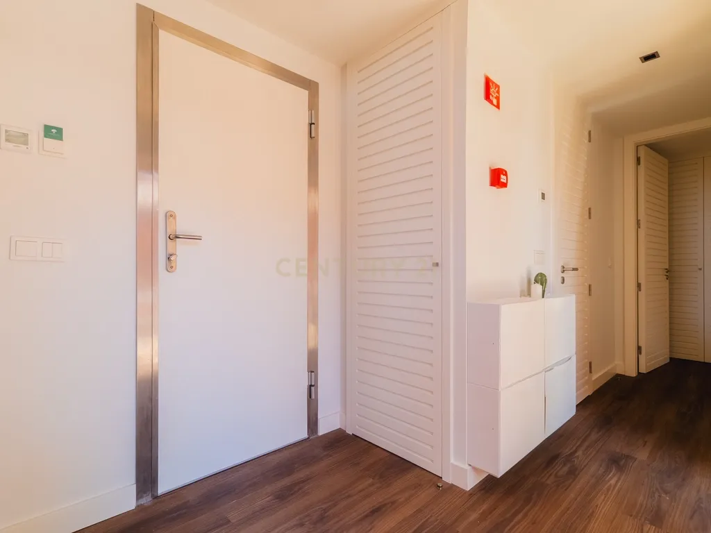 Moradia Independente com 3 Suites, Amendoeira Golf Resort, Piscina, Jardim, Alcantarilha. - Image 16