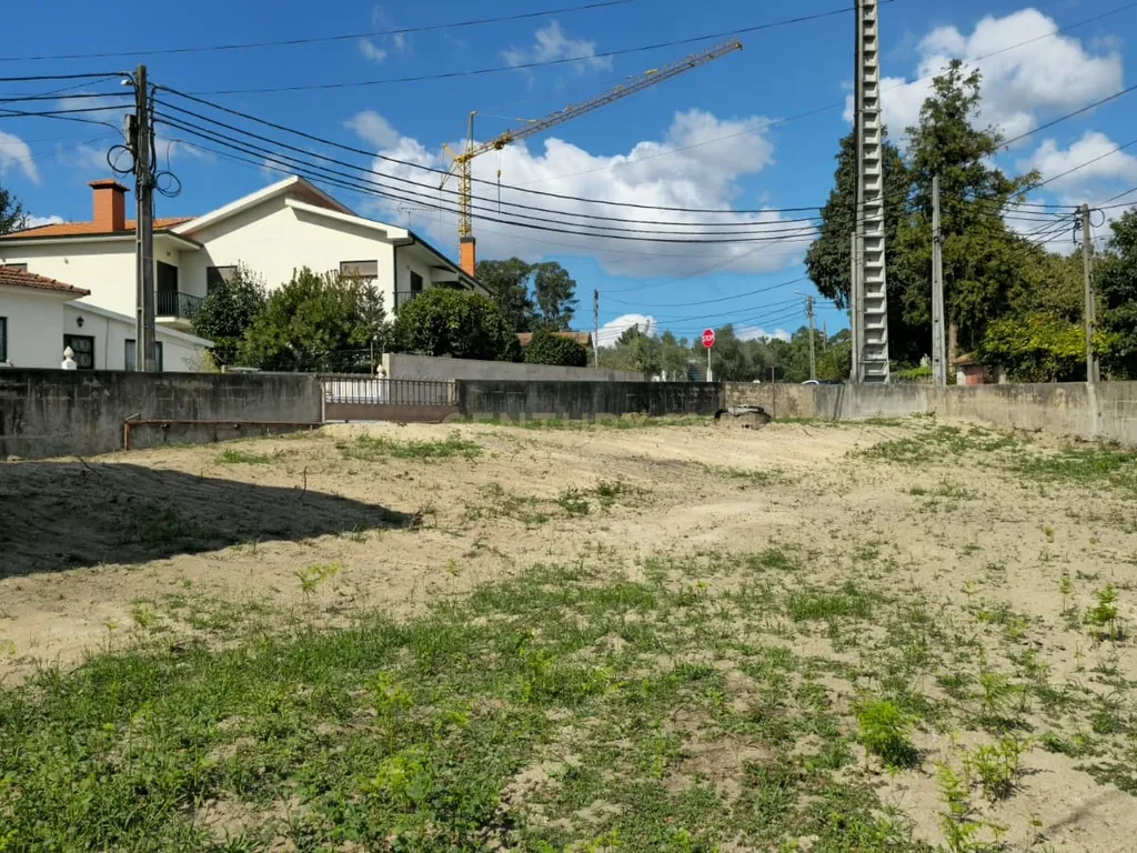 Moradia para recuperação + terreno com 1089m2 com viabilidade de construção - Image 11