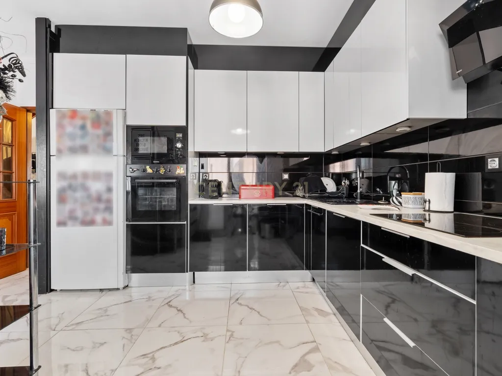 Apartamento Duplex de 7 assoalhadas no Barreiro - Image 1